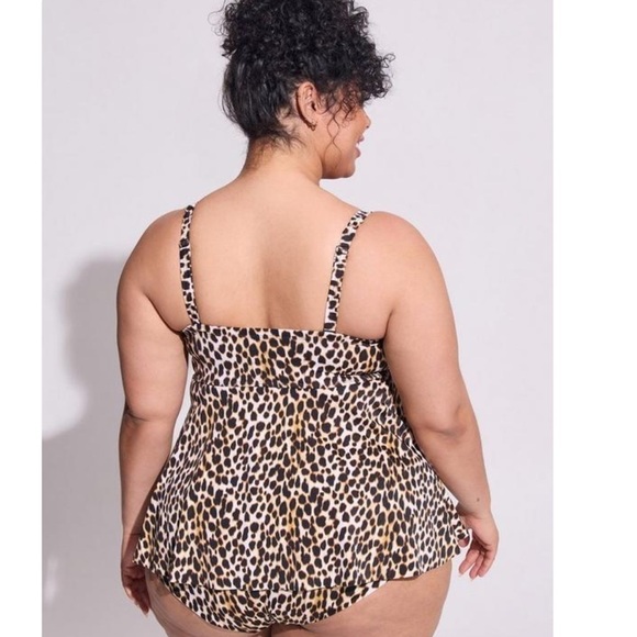 Torrid size 4DD/F Underwire Twist Front Tankini swim top - Picture 3 of 11